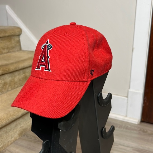 Red angels hat - Picture 1 of 2